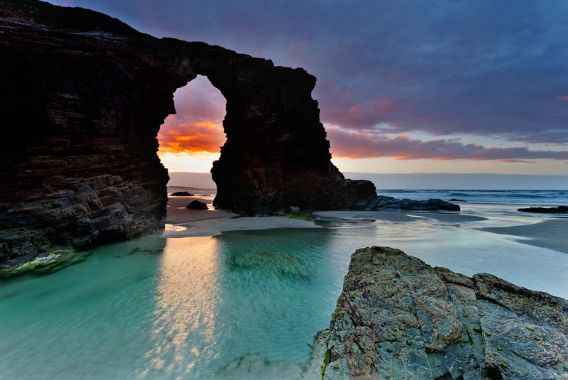 conhe-a-a-formid-vel-praia-das-catedrais-orla-rio