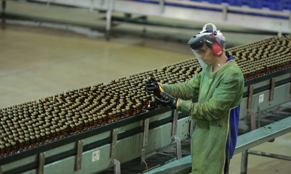 Ambev produz sua primeira garrafa 100% reciclada