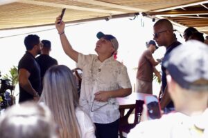 João Gomes faz roda de piseiro no quiosque Arrastapé 4